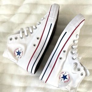 White Converse Chuck Taylor All Star Classic
High Top Sz 9